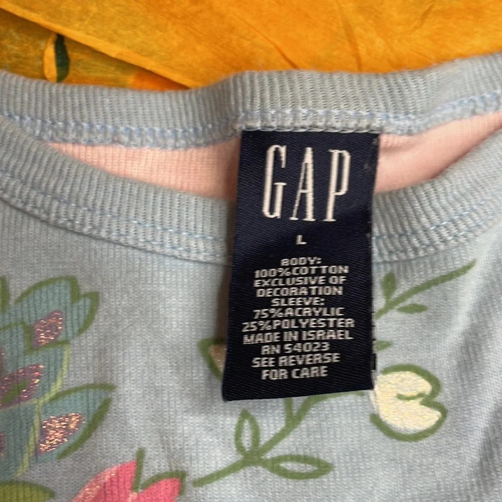 Gap T-shirt with fun fur